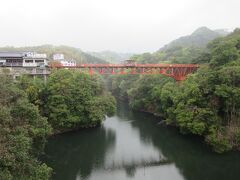 ダム湖の上流側に架かる「開運橋」は元々は大門溜池に架かっていた様です
1931年（昭和6年）竣工と非常に古く
橋の種類としては「上路カンチレバー橋」と言う形式で同型式では現存する日本最古の橋だそうです

なんとバンジージャンプも楽しめるそうです