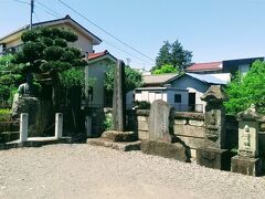 時間があるので、今度は近藤勇のお墓がある大沢山龍源寺にやって来ました。本当の墓所は境内の中らしいのですが、冷やかしで入るのは気がひけるので、境内の表にある近藤勇の胸像と碑を見て良しとします。