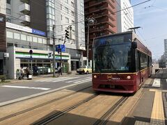 市電の五稜郭公園前停留所まで徒歩で移動。市電に乗り昼食をしに移動。
公園前と言っても結構歩きました。