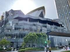 初バンコクの人がいるため仲間と分かれてICONSIAMに来ました