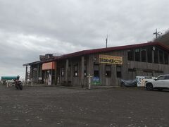 絶景を楽しんだ後は、廃止になったロープウェー駅舎を利用して営業している赤城山頂駅記念館サントリービア･ハイランドホールへ。ここでは食事の他、ちょっとしたお土産なども購入できます。私たちはお茶をすることにしました。