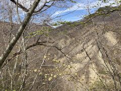 コースの東端。
裾花川が作り出した、急峻な谷が見えます。