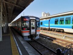 今回は始発駅なので快速みえに迷わず乗れます(^^)
名古屋行きの快速に津駅まで乗ります
鳥羽から1時間ほどです

