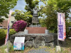 プラプラ歩いていると元横綱琴桜関の銅像がありました。