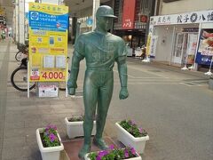 新潟は漫画家水島新司さんの故郷のため，アニメキャラの銅像が沢山ありました．