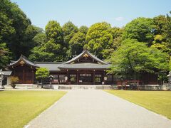 こりらはとても広い境内です。
明治に建てられた神社でまだ新しい神社です。
参拝して、御朱印を頂いてから最初の目的地榛名湖に向うことに。
