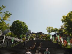 伊香保温泉の石段に到着です。
運良く、石段の真下の駐車場に車を駐めることが出来ました。
石段はなかなかの眺めです。
