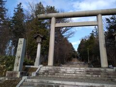 上川神社へ。疲れた体に鞭打ち階段を登ります。
帰りもちょうどいいバスがなくて旭川駅まで20分ほど歩いて帰りました。