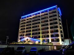 2泊目から最終日までは、毎度のGRGホテルグループ「那覇ビーチサイドホテル」へ。
街中のビジネスホテルだけど、海側の部屋あり。