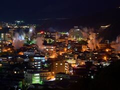 蒸し風呂を出たあとは部屋で集合して、鉄輪温泉の夜景を撮影するため再び湯けむり展望台へ。

お天気もよく、いい画が撮れました。