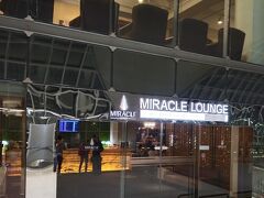 ⑮【MIRACLE　LOUNGE】
出発までここで休憩

カードで利用できました/年２回利用可。
JAL出発ゲート傍で便利位置。