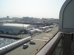 博多港「福岡クルーズセンター」ターミナル接岸前です。