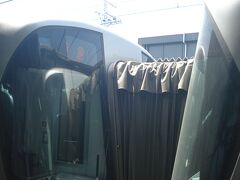 福岡クルーズセンター・ターミナルから博多港湾局提供の無料バスで、西鉄天神駅前の博多市役所に行きました。
西鉄天神駅から乗る特急電車です。