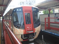 西鉄太宰府駅（天満宮）と二日市駅間を往復している旅人号です。