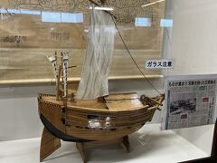海鮮市場の隣にあった「山形県酒田海洋センター」で、船の模型を見学した。