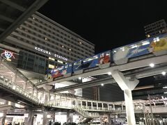 21:55
駅まで戻ると、999のラッピング車両が頭上を通過。
電車よりモノレールの方が空を飛んでる感じで、999のイメージに合ってますよね。
