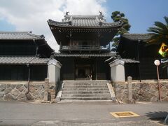  続いて約300メートルほど進むと普門寺です。