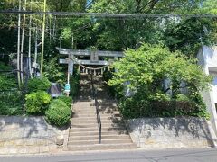 相武台下駅から５分ほど、座間神社へ。