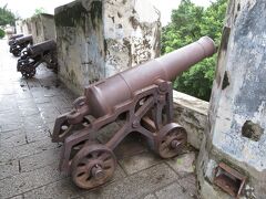 モンテの砦。大砲には年号なのか分からないが「1860」との刻印がされていた。