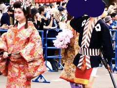 続いて、江戸時代の大名や女性たちの往来を再現した「姫様道中」も行列に加わった。
こちらは、何十年も続けている浜松市のイベントなんだそう。
アスファルトや現代の建物が背景に見えてしまうが、この方々の衣装や雰囲気が、時代絵巻のようだった。