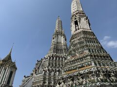 私にとってはワットアルン（暁の寺）がバンコクの象徴的な場所です。