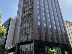 東京・有楽町「銀座コリドー街」『The Royal Park Canvas Ginza Corridor』

2022年11月16日にオープンしたホテル『ザ ロイヤルパーク
キャンバス 銀座コリドー』の外観の写真。

13階建てになります。2階にテラスがあります。

『ザ ロイヤルパーク キャンバス 銀座コリドー』が新規オープンして
すぐに訪れた際に、このホテルのすぐ近くに建築中の建物
（2023年秋にグランドオープン予定の複合施設『Granbell Square』）
が気になっていたのですが、『Granbell Square』内のホテルが
新規オープンしました！ 早速訪れることにします ('◇')ゞ

なお、『ザ ロイヤルパーク キャンバス 銀座コリドー』のホテルを
訪れた際に作成したブログはこちらです↓

<銀座＆表参道エリアの2022年Xmasイルミネーション☆彡
2022年11月開業『ザ ロイヤルパーク キャンバス 銀座コリドー』
レストラン【イル カルディナーレ 銀座コリドー店 クッチーナ
イタリアーナ】【オミキバー】ラウンジ【キャンバスラウンジ
プロデュースド バイ ピーシーエム】のテラスで泡を♪
【銀座しゃぶ通】銀座店で松阪牛セット『ホテル雅叙園東京』
『松屋銀座』にトルコ・イスタンブール発のスイーツショップ
【ディヴァン】＆【ナーディル・ギュル】がオープン！
キム・ジェジュン『国立代々木競技場』でコンサート♪>

https://4travel.jp/travelogue/11794599