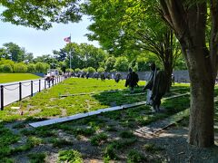 続いて朝鮮戦争戦没者記念碑へ。