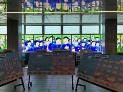 浦和美園駅　ステンドグラスが鮮やかです。