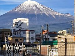 最後に藤もみや駅から見た富士山を撮影。
天気にも恵まれ綺麗な富士山の写真を残せました。