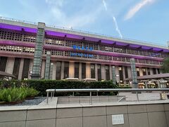 早速散策します。
「台北車站」
台湾鉄道と台湾高速鉄道と台北捷運（地下鉄MRT）の３つが合わさった駅です。