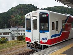 宮古駅から再び三陸鉄道に乗り、岩泉小本駅へやってきました。