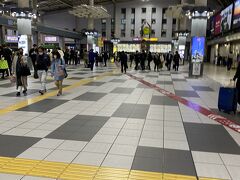 品川駅着。
ニュースで羽田の出国が大行列と書いてあったので、都内へ。