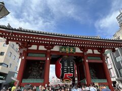 浅草のシンボル雷門 (風雷神門)