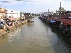 午後、閑散としたアムパワー運河沿い