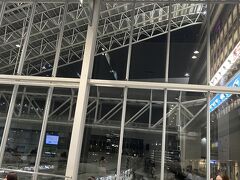 新大阪で乗り換えて、大阪駅へ。