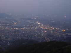 ちょうど日が暮れて行く時間だったので、着いた時間はこんな感じの夜景でした。