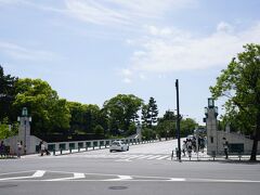 東京国立近代美術館へは、東西線「竹橋駅」出口より徒歩3分ほどで到着。