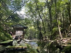 川沿いに建つ小太郎茶屋。
雰囲気最高！