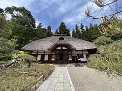 茅葺き屋根が特徴的な常楽寺。