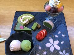 さて、祇園の伊藤久右衛門で、一服です。

春らしいスイーツのプレートです。