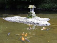 「おのころ池」
池の中心にある「おのころ島」はイザナギノミコトとイザナミノミコトの
神々が創ったと言い伝えられています。