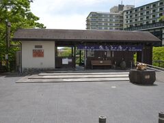 市営の足湯、「鬼怒子の湯」
ここは渓流を眼下に見下ろし絶景なんですが。
しかし混んでいたのでパスしました。まーこれから温泉三昧するんだからいーや・・・