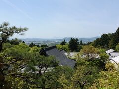 遠くに琵琶湖と、かすかに比叡山も見えました。