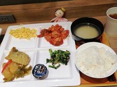 この日の朝ごはんです。スーパーホテルのバイキングです。