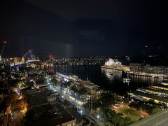 部屋に戻って
部屋からの最期の夜景です