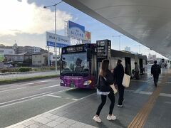 福岡空港の国内ターミナルからの国際線ターミナル行のシャトルバスに乗車。
