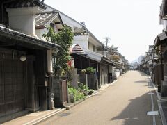 美馬市脇町南町地区 (うだつの町並み)（徳島県美馬市脇町南町）

朝一で観光したので、観光客がまだほとんどいません。