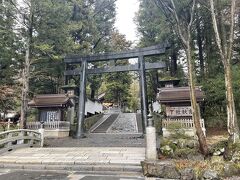 高島城から移動して、今回のお目当て諏訪大社下社秋宮へ。
