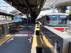 新線を走りぬき、西谷駅に停車する特急海老名行東急車８両編成。ここでいずみ野線へ向かう快速と接続。
新線を経由した場合、二俣川駅から大手町駅まで日中はちょうど１時間、新宿三丁目なら１時間かからない。
朝ラッシュでも、瀬谷駅から新宿駅（JR直通）までは１時間ちょうど、三田駅までも１時間ちょうど。いずみ野駅からだと白金高輪駅まで１時間、新宿三丁目まで１時間である。海老名、湘南台から乗ったら、小田急より速いかも。