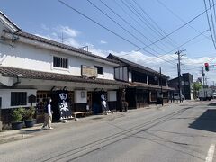 左手の土蔵造の建物は、お味噌屋さん
江戸末期（天保5年）創業のお店で、囲炉裏で焼いた味噌田楽が有名だそう。今日は暑いのでまたの機会に！